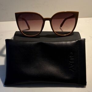 Quay Australia STAYCATION Sunglasses